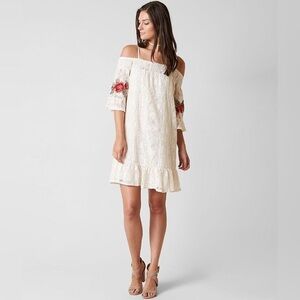 Coco + Jaimeson Cold Shoulder Lace Appliquéd dress NWOT washed only Small